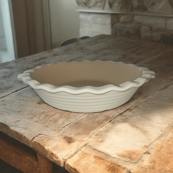 The Pampered Chef New Traditions Stoneware Deep Dish Pie Plate Vanilla - Picture 1 of 12